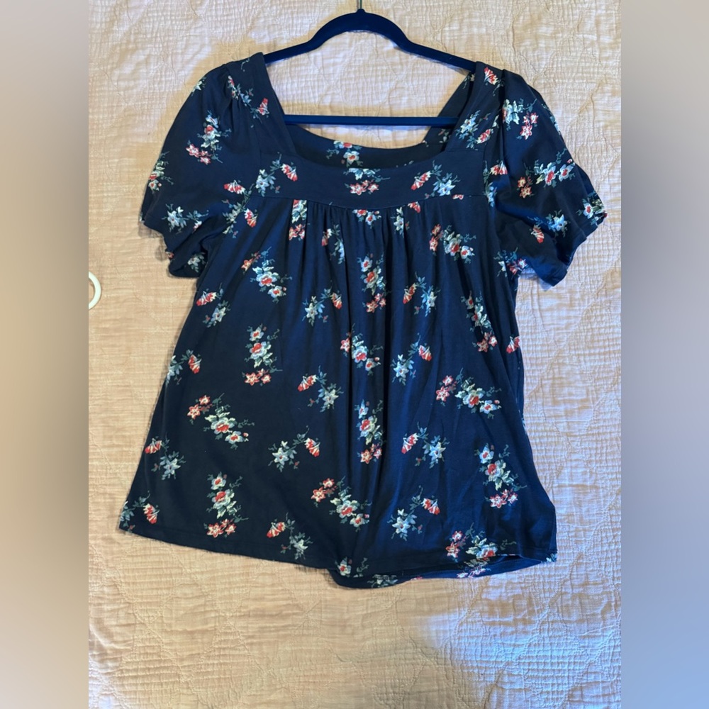 Lucky Brand Navy Floral Top size medium